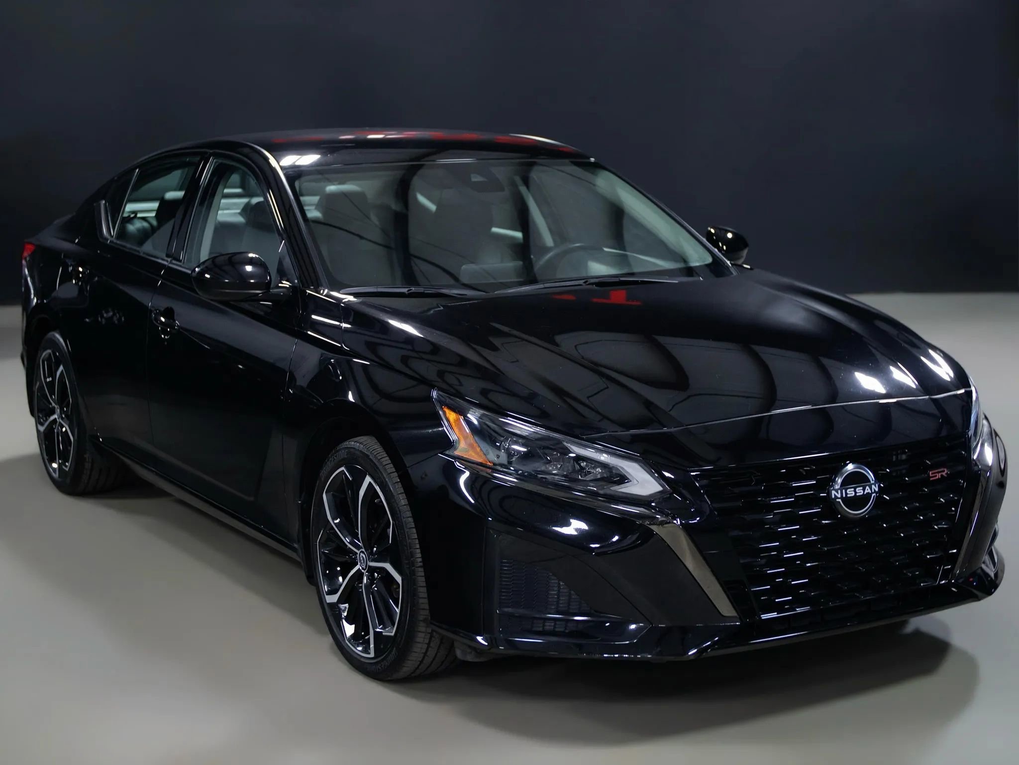 Used 2023 Nissan Altima 2.5 SR image 2