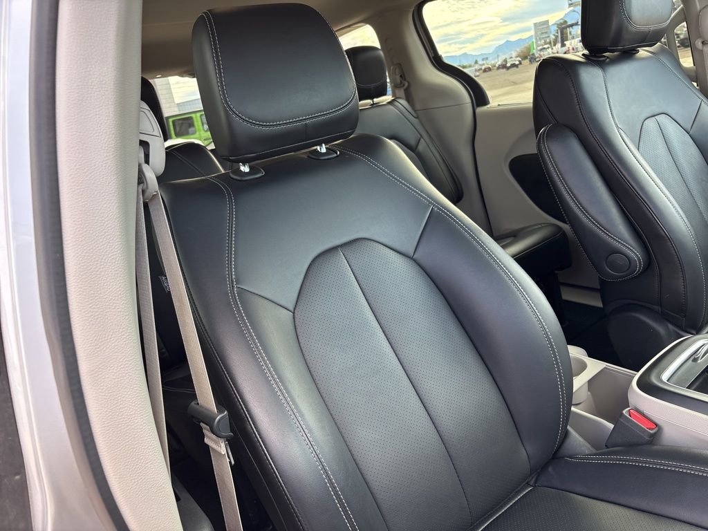 Used 2024 Chrysler Pacifica Touring-L image 24