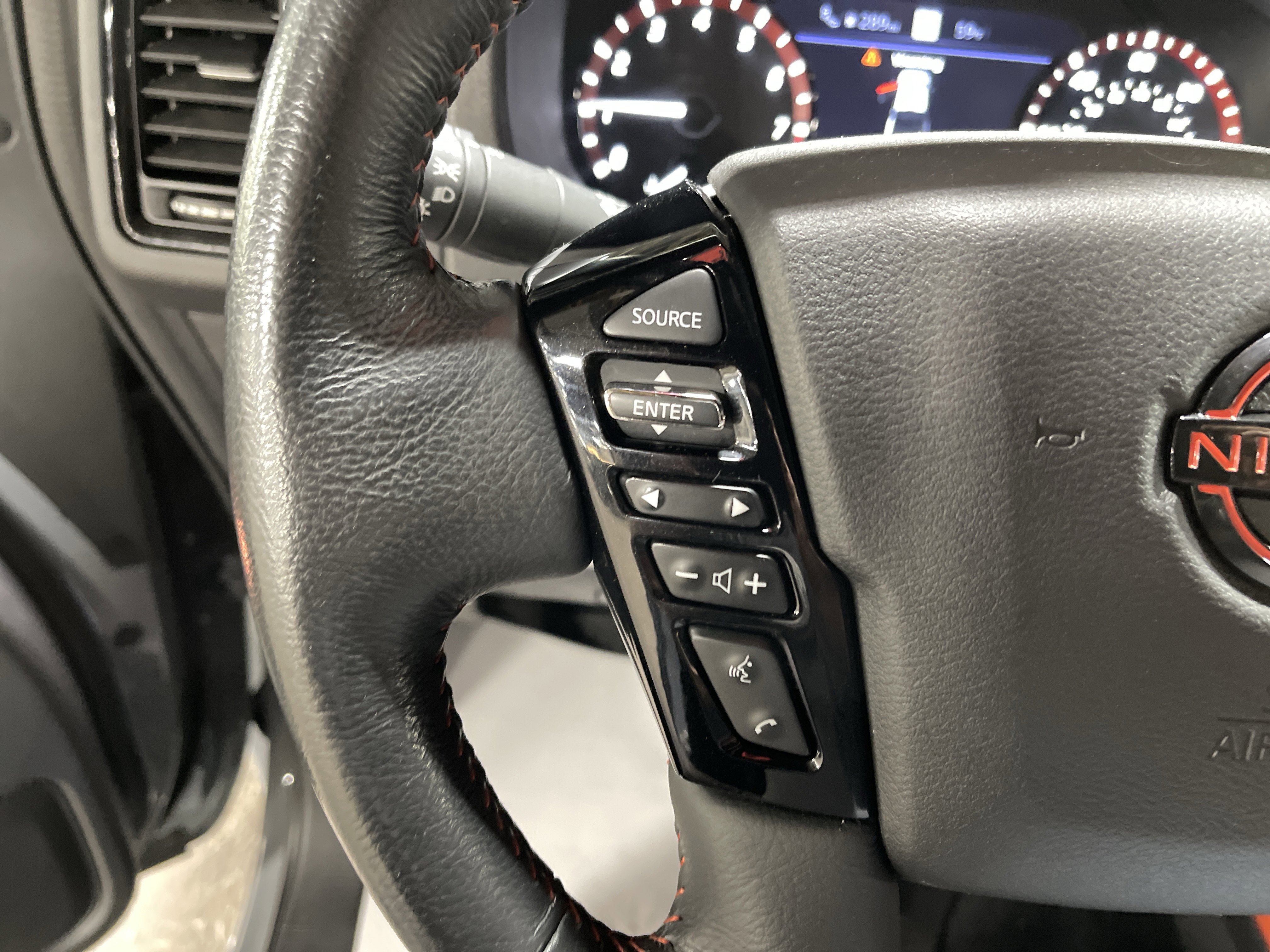 Used 2023 Nissan Frontier PRO-4X w/ Pro Convenience Package image 19