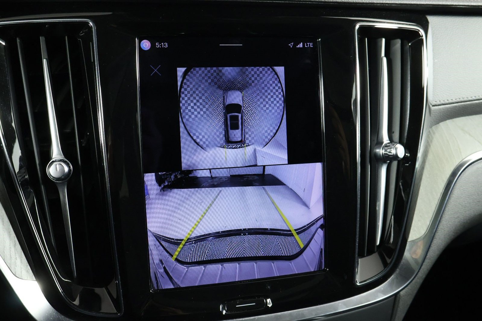 Certified 2024 Volvo V60 B5 Cross Country Ultimate w/ Protection Package Premier AWD/4WD image 13