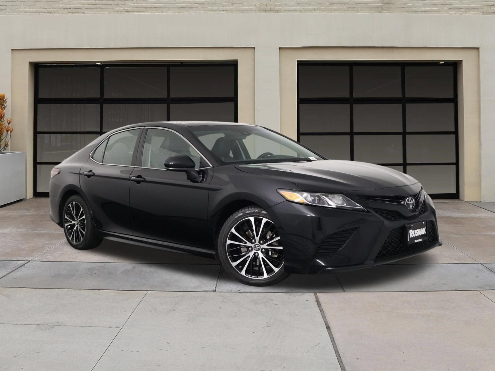 Used 2018 Toyota Camry SE FWD image 33