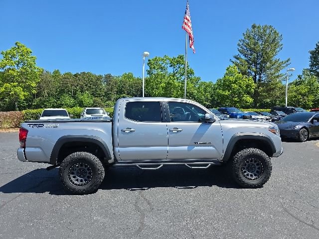 Used 2016 Toyota Tacoma TRD Off-Road w/ Towing Package AWD/4WD image 9
