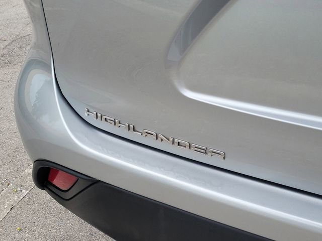 Used 2021 Toyota Highlander L FWD image 7
