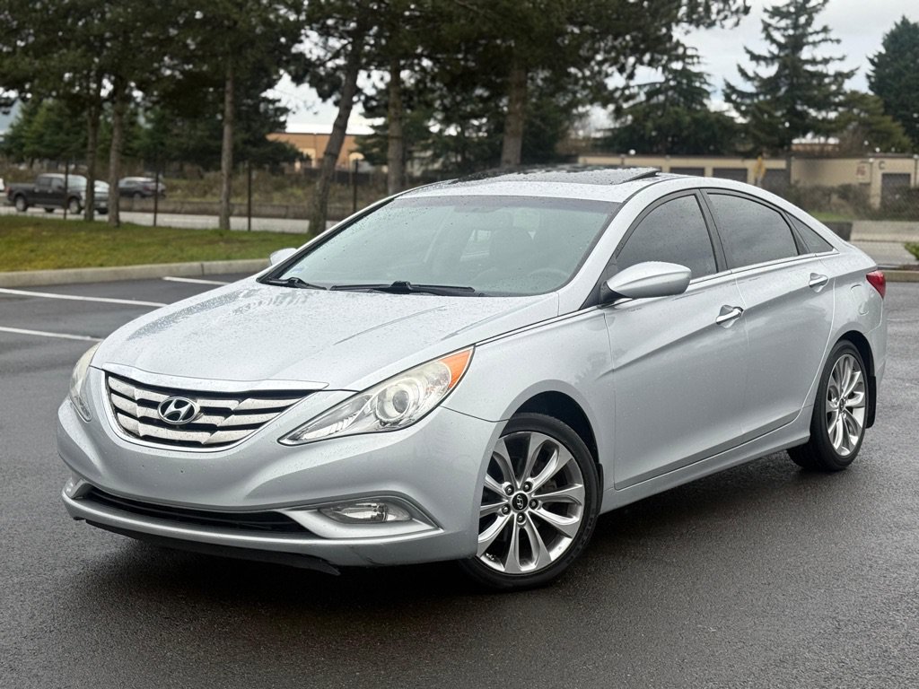 Used 2013 Hyundai Sonata SE w/ Navigation & Sunroof Pkg FWD image 1