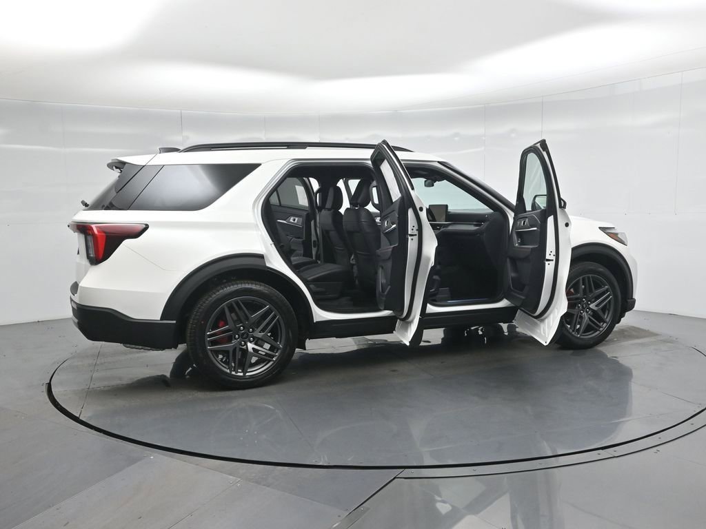 New 2026 Ford Explorer ST-Line w/ ST-Line Street Pack RWD image 4