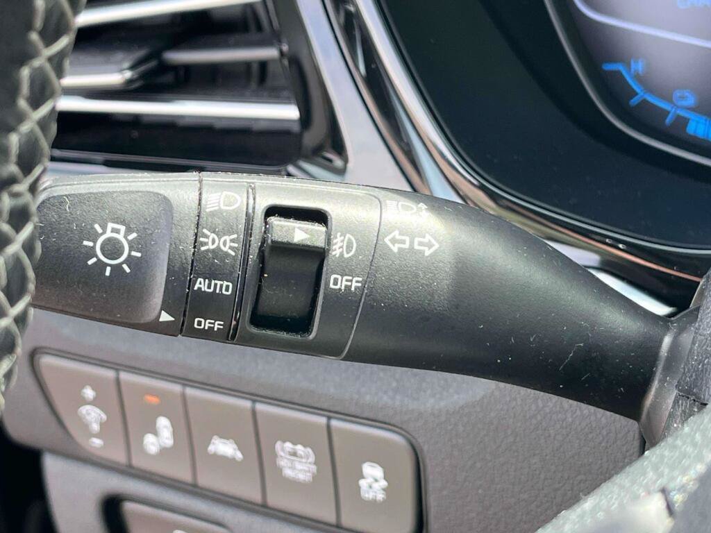 Used 2022 Kia Niro Touring Special Edition FWD image 33
