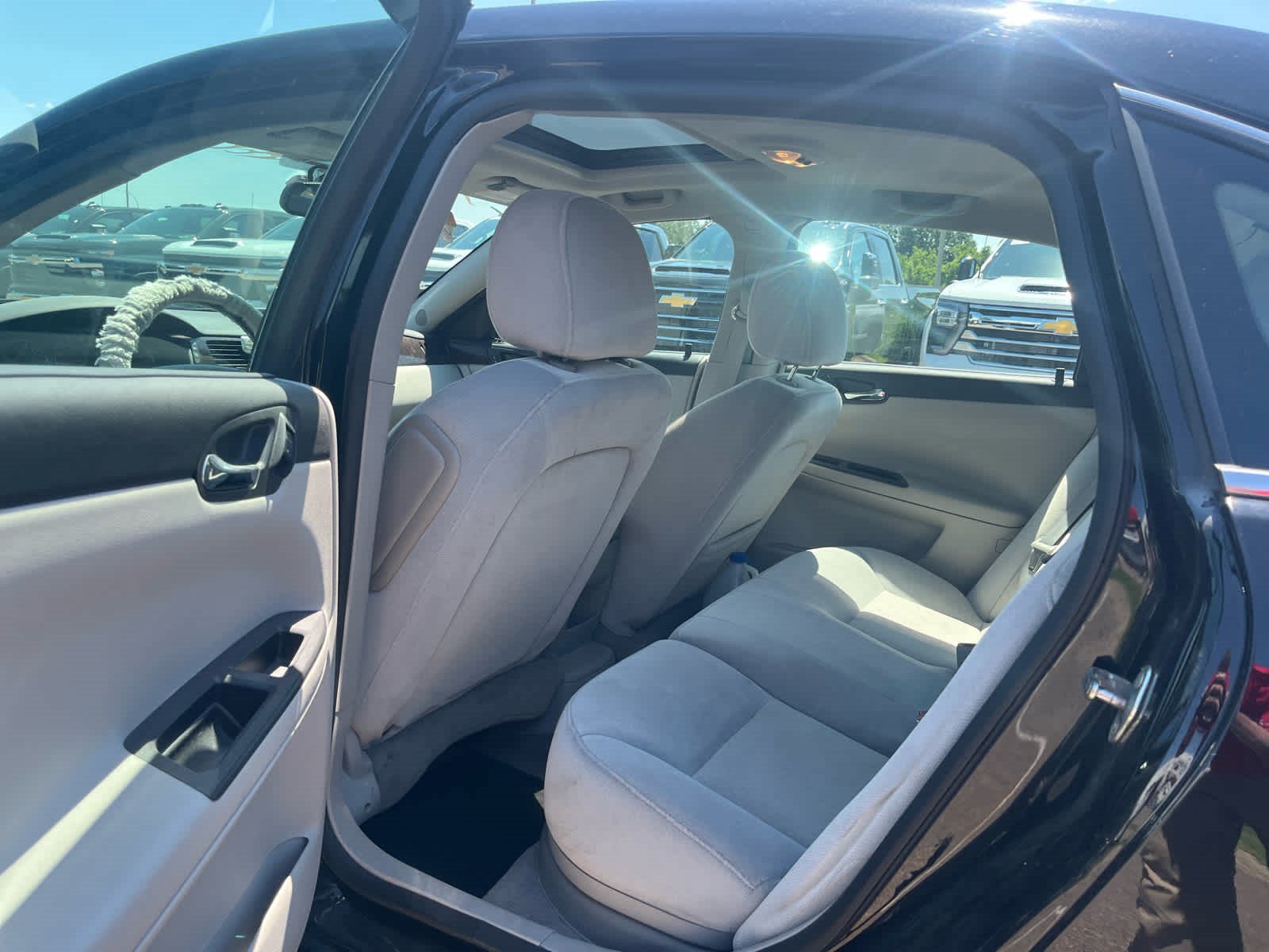 Used 2014 Chevrolet Impala LT w/ LT Sunroof Package FWD image 9