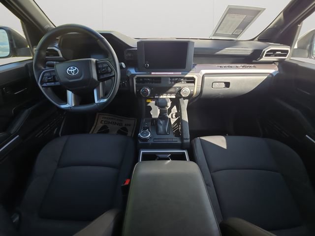 Used 2025 Toyota Tacoma SR5 AWD/4WD image 17