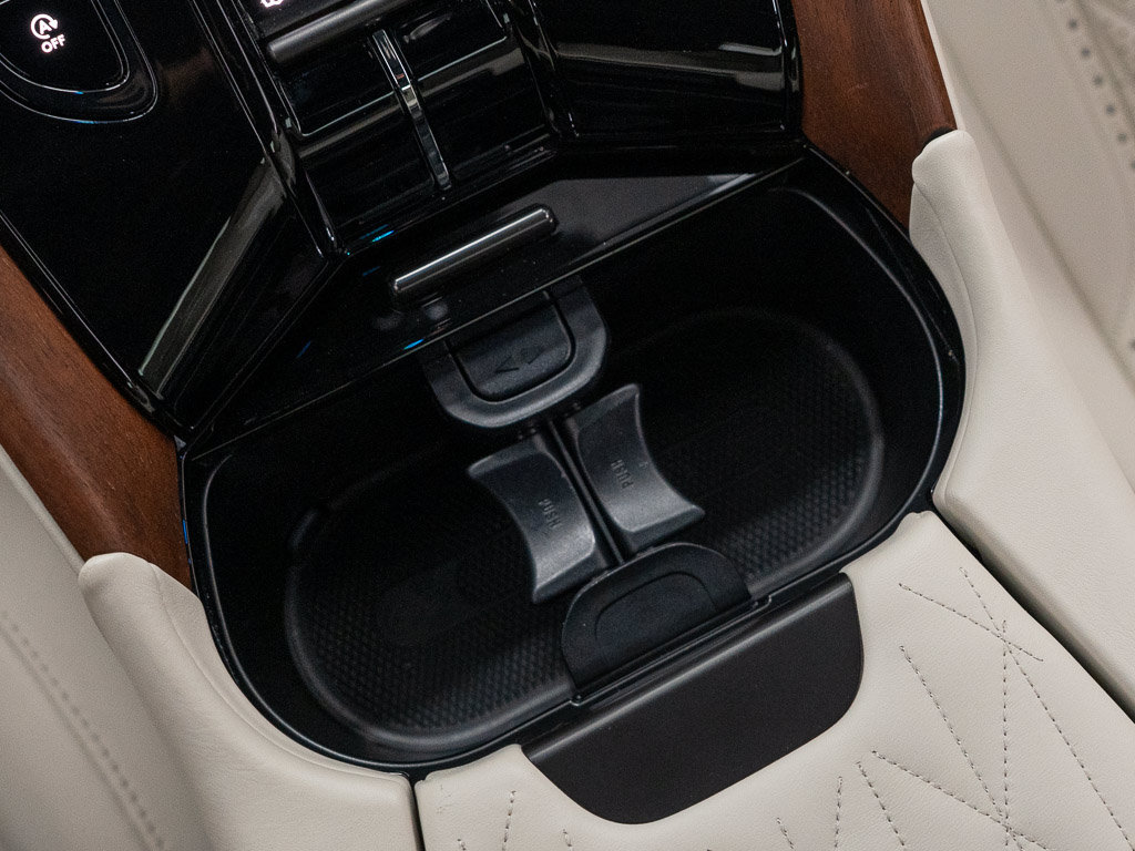 Used 2024 Aston Martin DB12 Convertible RWD image 36