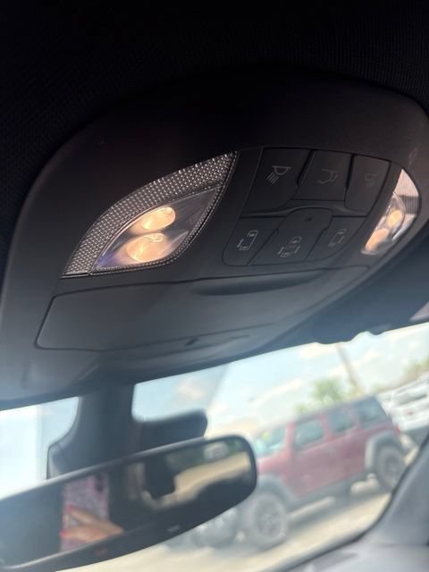 Used 2025 Chrysler Pacifica Select AWD/4WD image 40