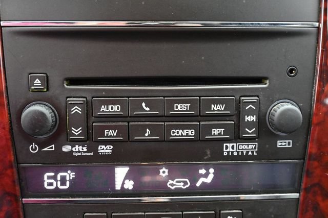 Used 2011 Cadillac Escalade Luxury AWD/4WD image 23