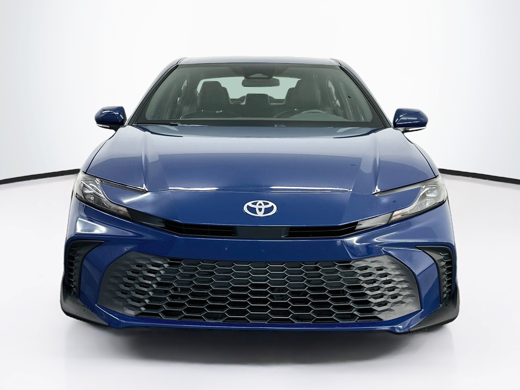 Used 2025 Toyota Camry SE FWD image 2