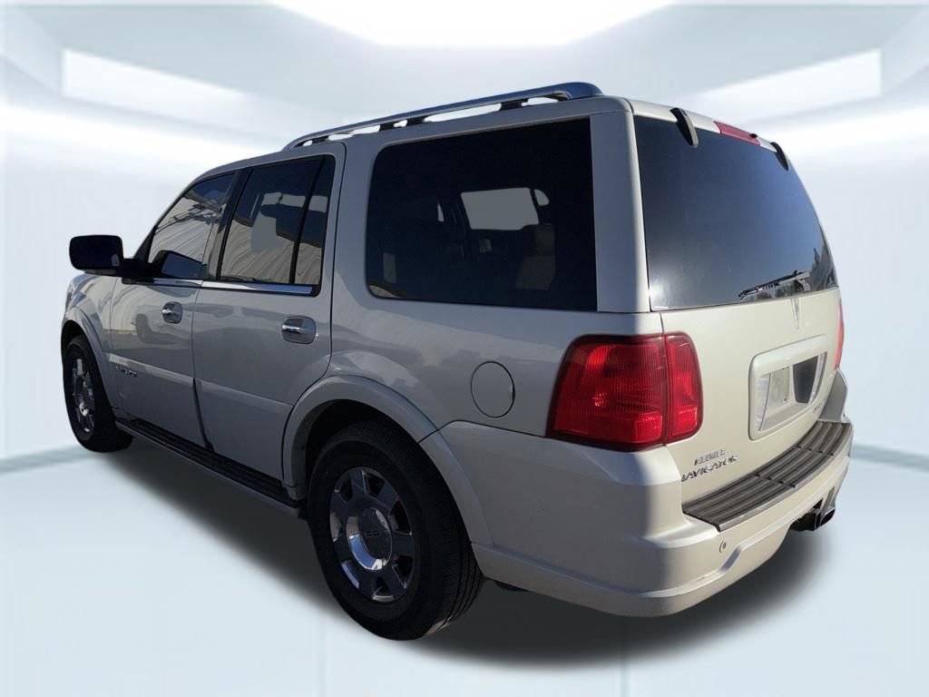Used 2005 Lincoln Navigator Luxury image 25