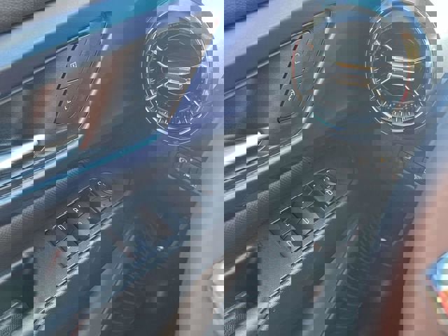 New 2025 Chevrolet Equinox EV LT image 31