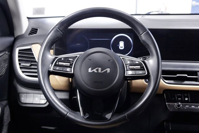 Used 2024 Kia Seltos EX image 17
