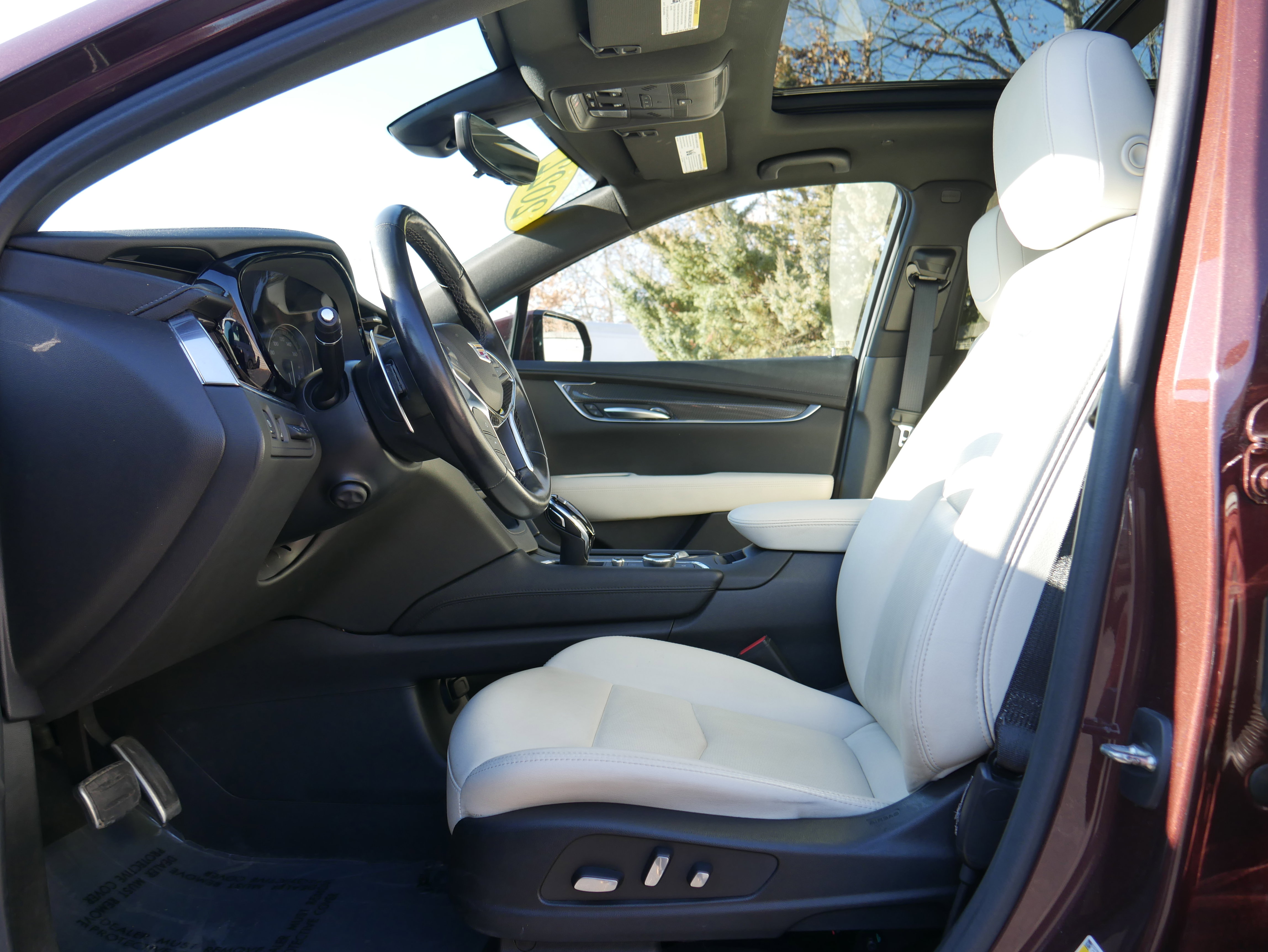 Certified 2022 Cadillac XT5 Sportv w/ Technology Package image 12