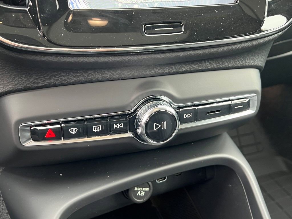 New 2026 Volvo XC40 B5 Ultra w/ Protection Package Premier image 24