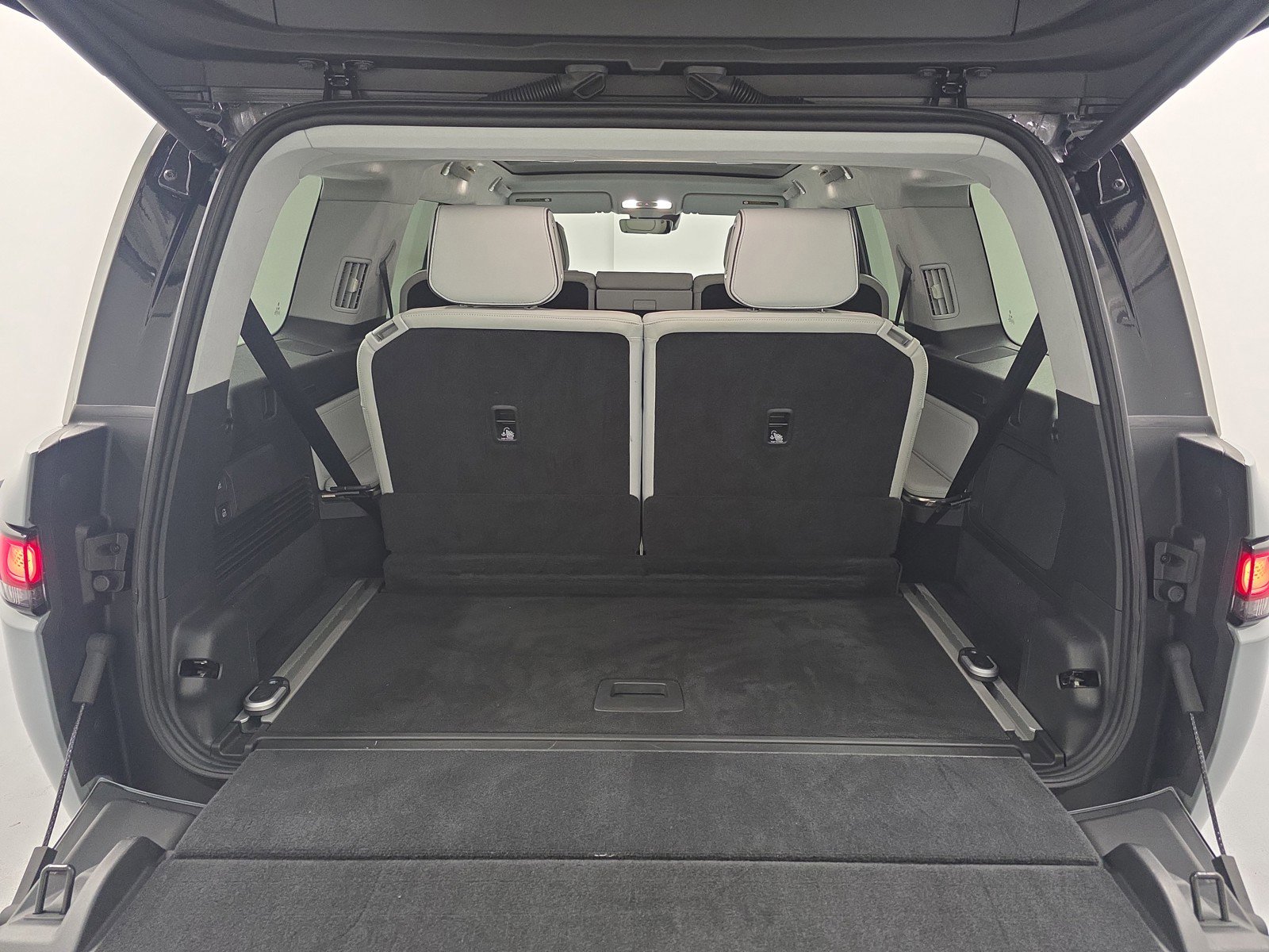 Used 2024 Rivian R1S Adventure AWD/4WD image 15