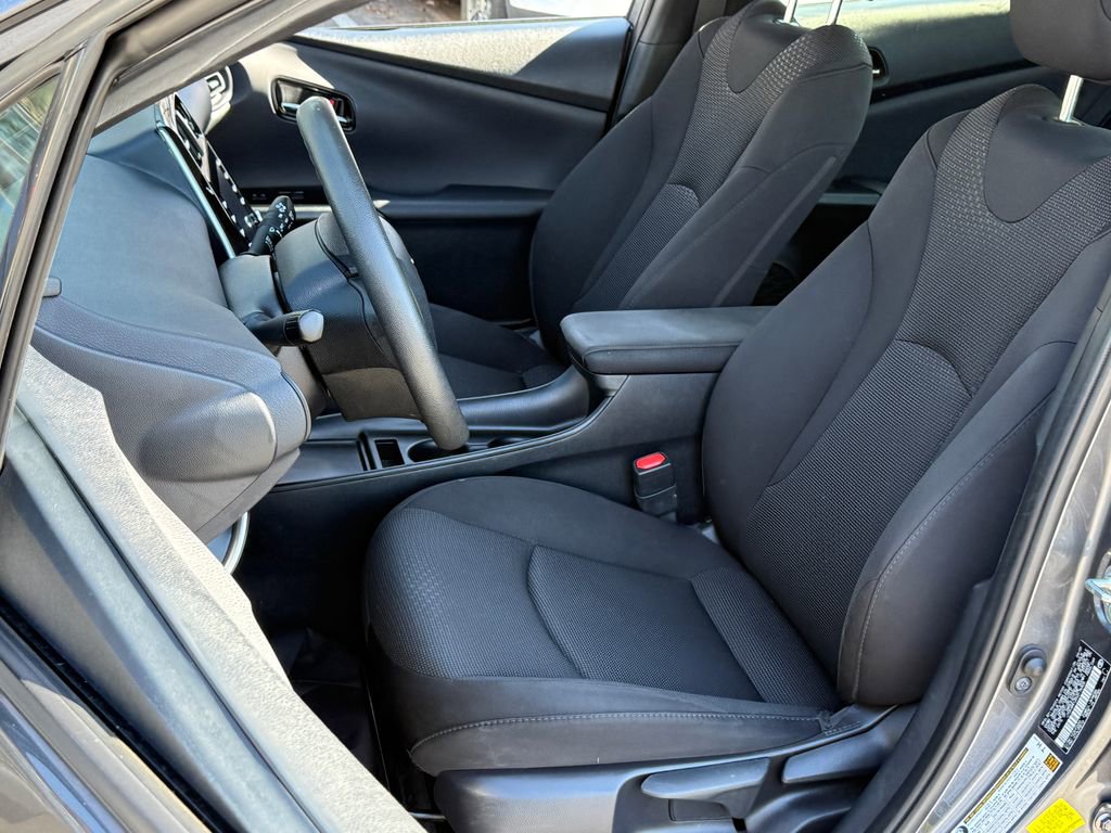 Used 2022 Toyota Prius LE image 18