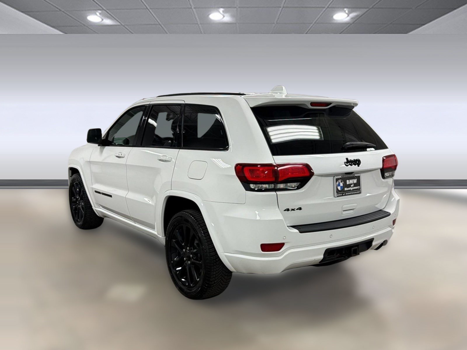 Used 2020 Jeep Grand Cherokee Altitude AWD/4WD image 3