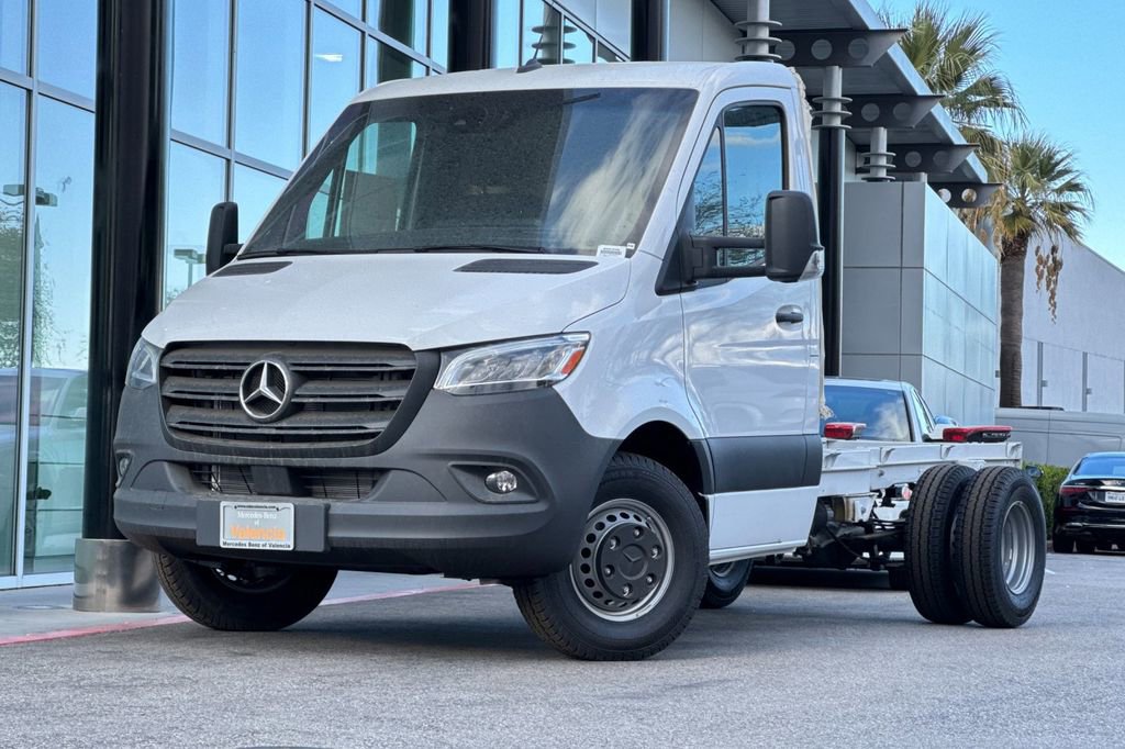 Used 2024 Mercedes-Benz Sprinter 4500 image 2