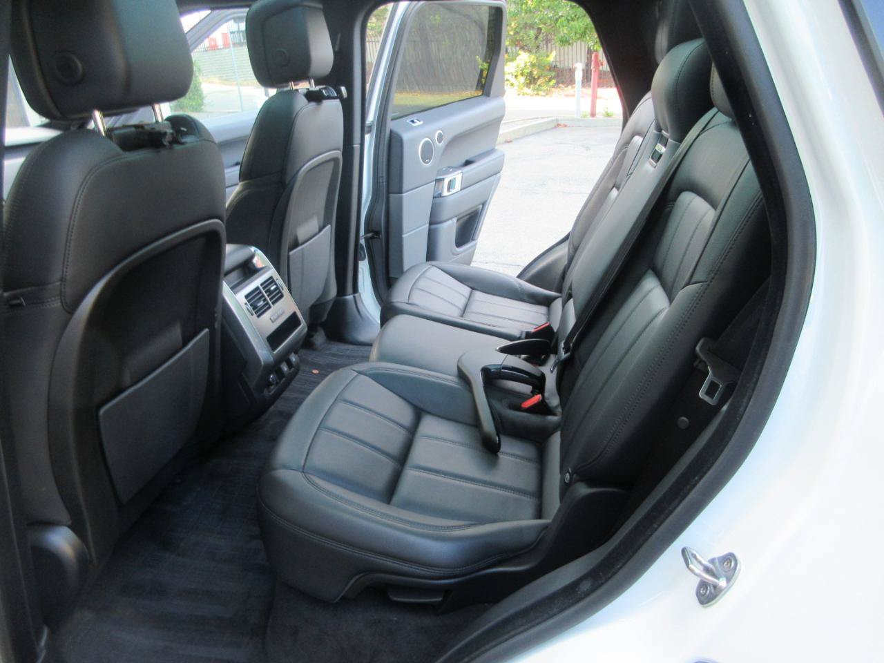Used 2020 Land Rover Range Rover Sport SE AWD/4WD image 40