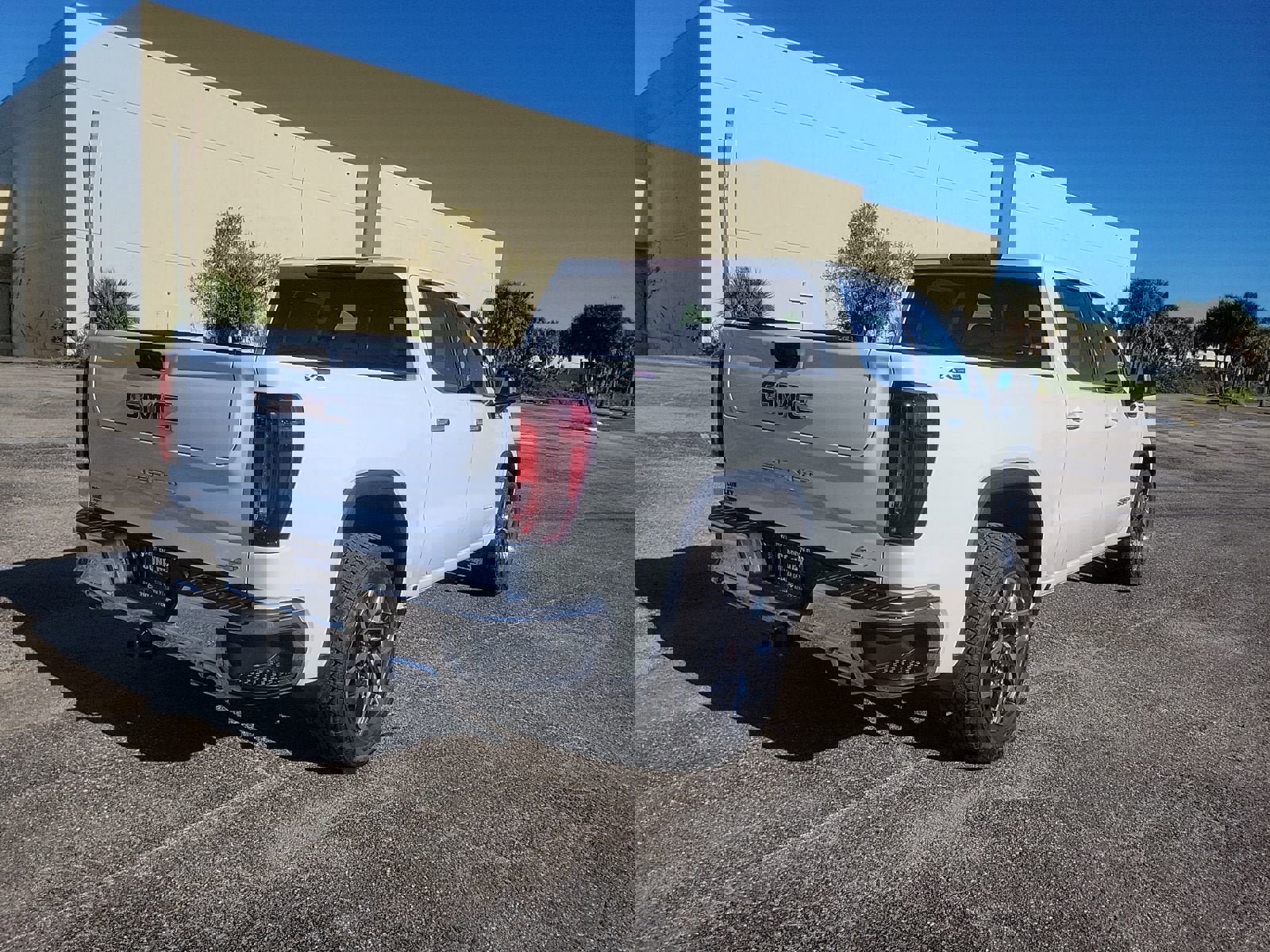 New 2026 GMC Sierra 1500 SLT image 10