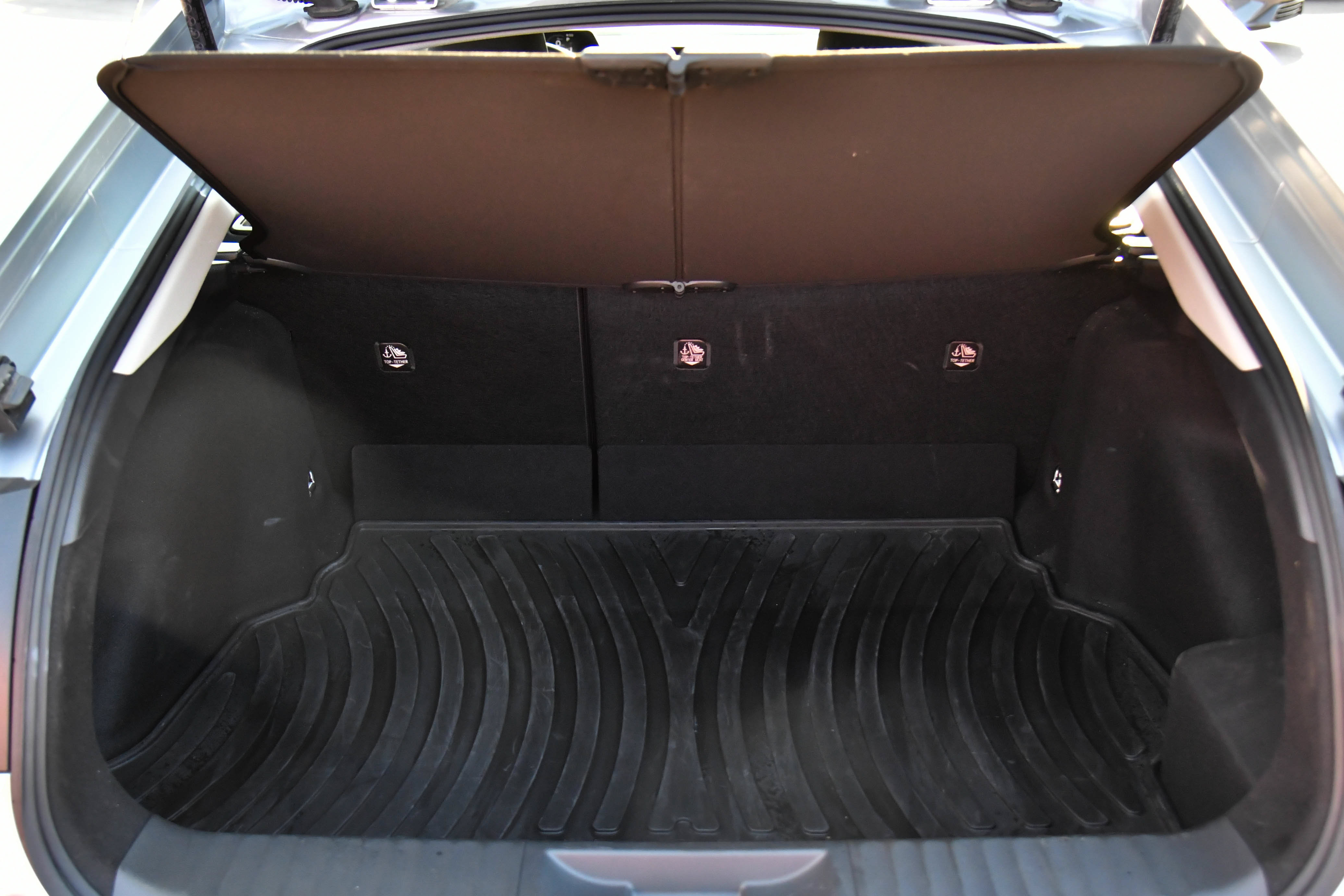 Used 2024 Toyota Prius LE FWD image 38