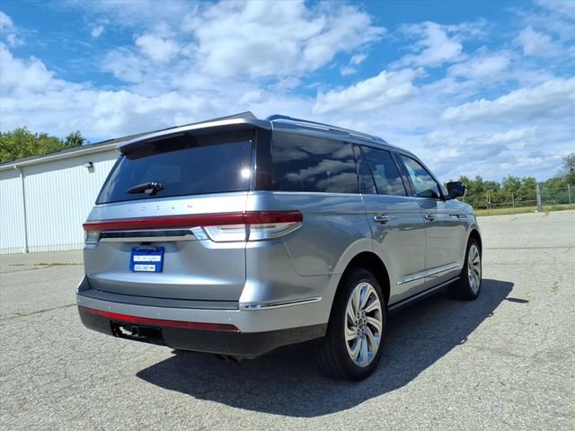 Used 2024 Lincoln Navigator Premiere AWD/4WD image 7