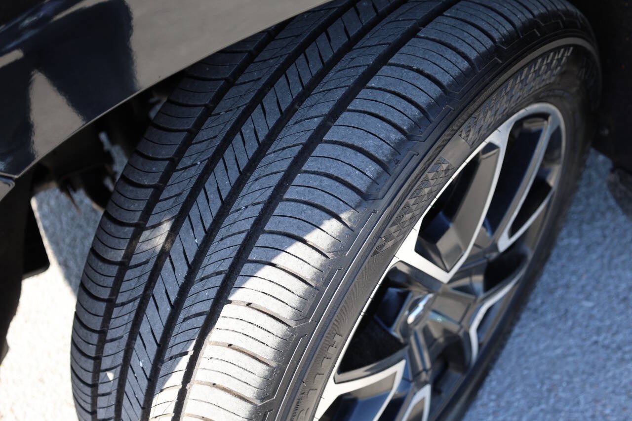Used 2022 Chevrolet Tahoe RST w/ Luxury Package AWD/4WD image 26