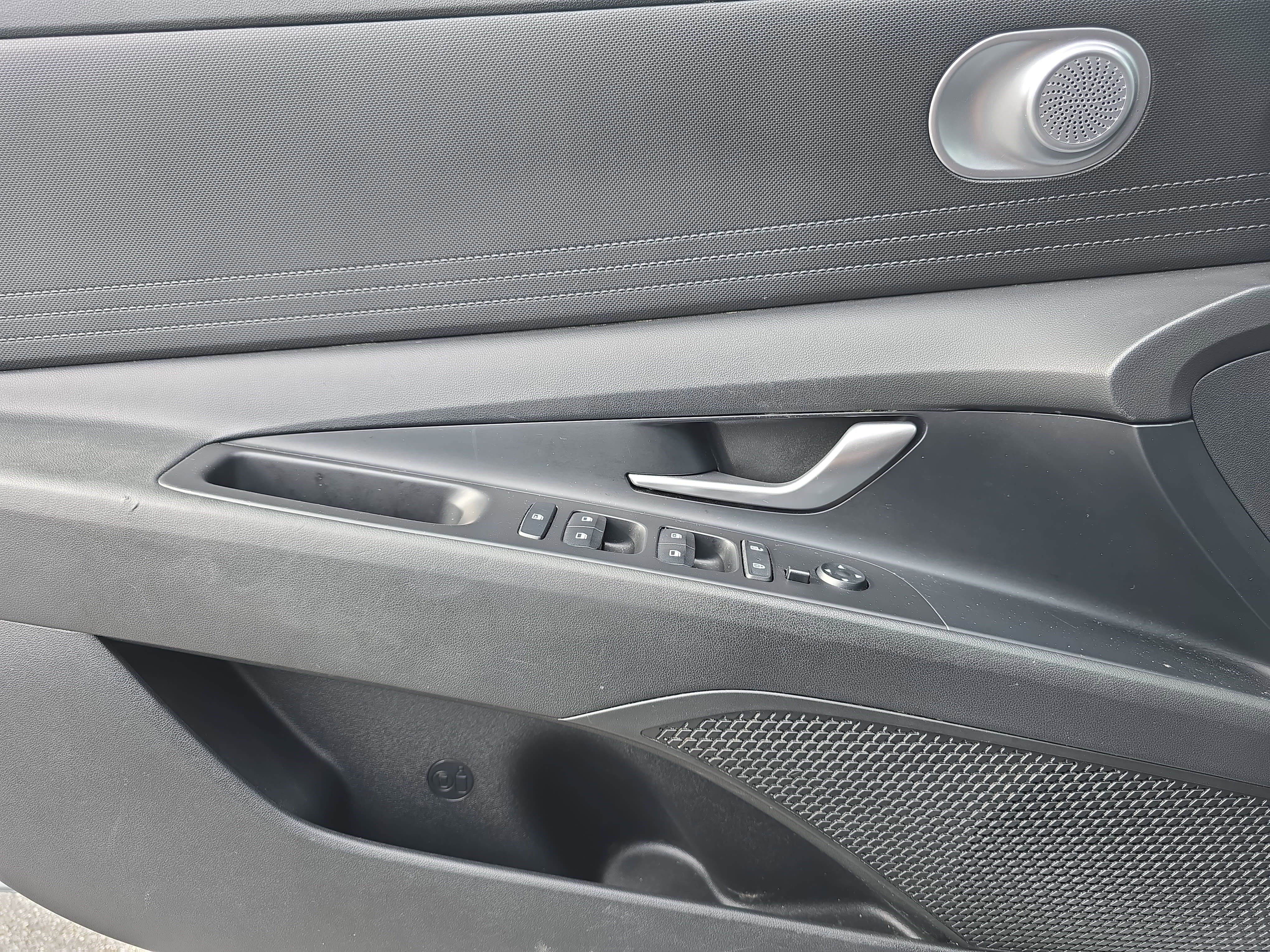 Used 2022 Hyundai Elantra SEL image 20