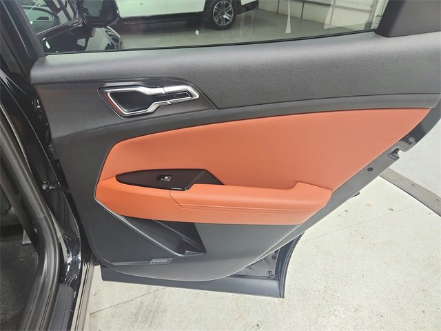 Used 2025 Kia Sportage SX image 45