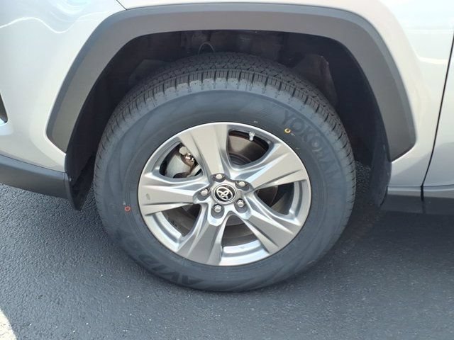 Used 2024 Toyota RAV4 LE AWD/4WD image 31