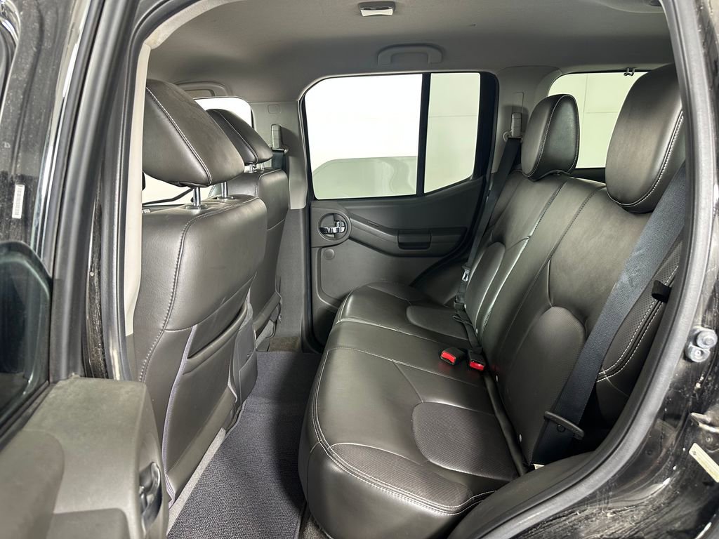 Used 2015 Nissan Xterra PRO-4X w/ Pro-4x Leather Package AWD/4WD image 18
