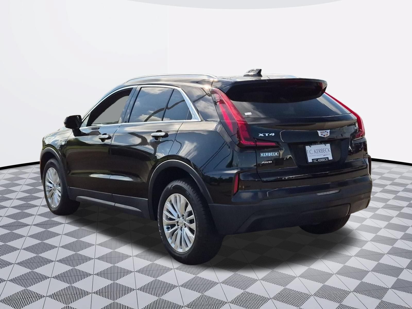 Certified 2024 Cadillac XT4 Luxury w/ Cold Weather Package AWD/4WD image 5