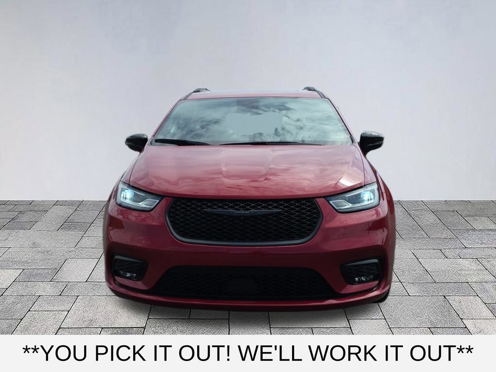 Used 2025 Chrysler Pacifica Limited FWD image 2
