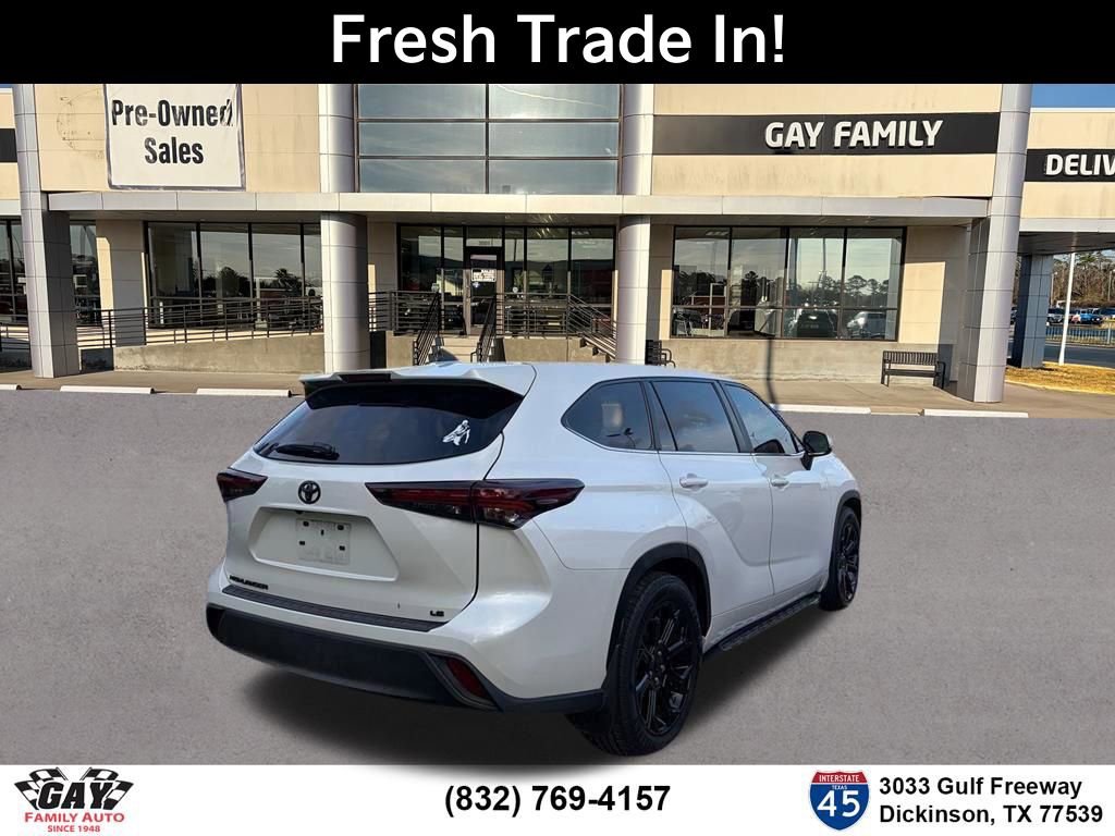 Used 2024 Toyota Highlander LE FWD image 9