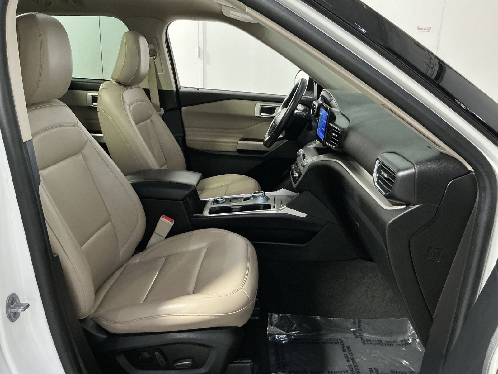 Used 2022 Ford Explorer XLT w/ Equipment Group 202A AWD/4WD image 28