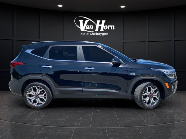 Certified 2022 Kia Seltos SX w/ Sunroof Package AWD/4WD image 8