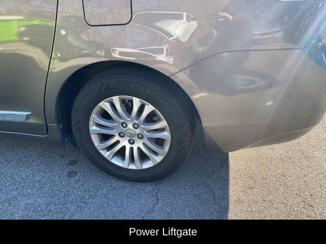 Used 2013 Toyota Sienna XLE image 10