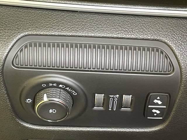 Used 2022 Jeep Wagoneer Series I w/ Premium Group I AWD/4WD image 39