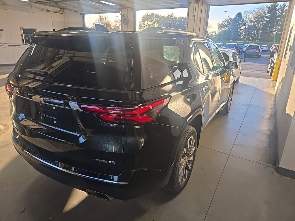 Used 2023 Chevrolet Traverse Premier AWD/4WD image 4