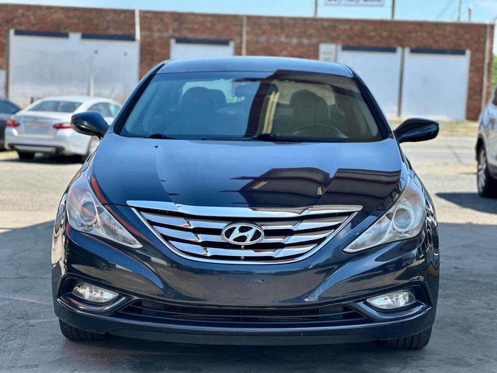 Used 2012 Hyundai Sonata SE FWD image 2