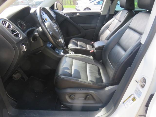 Used 2017 Volkswagen Tiguan SEL AWD/4WD image 13