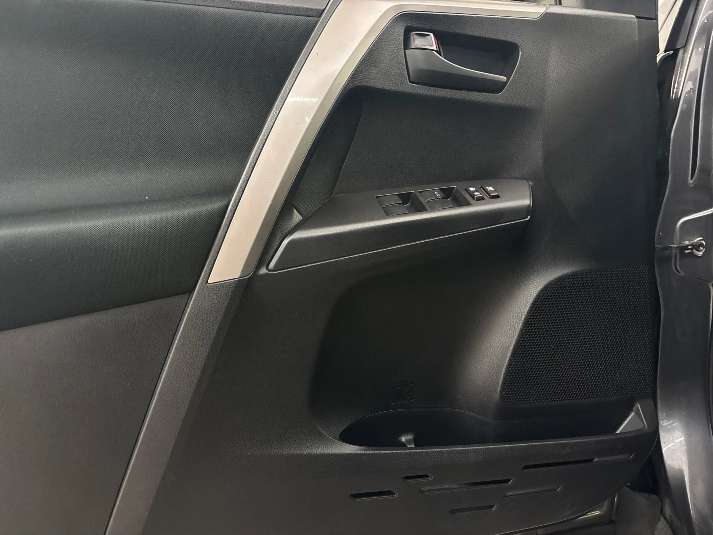 Used 2018 Toyota RAV4 LE image 26