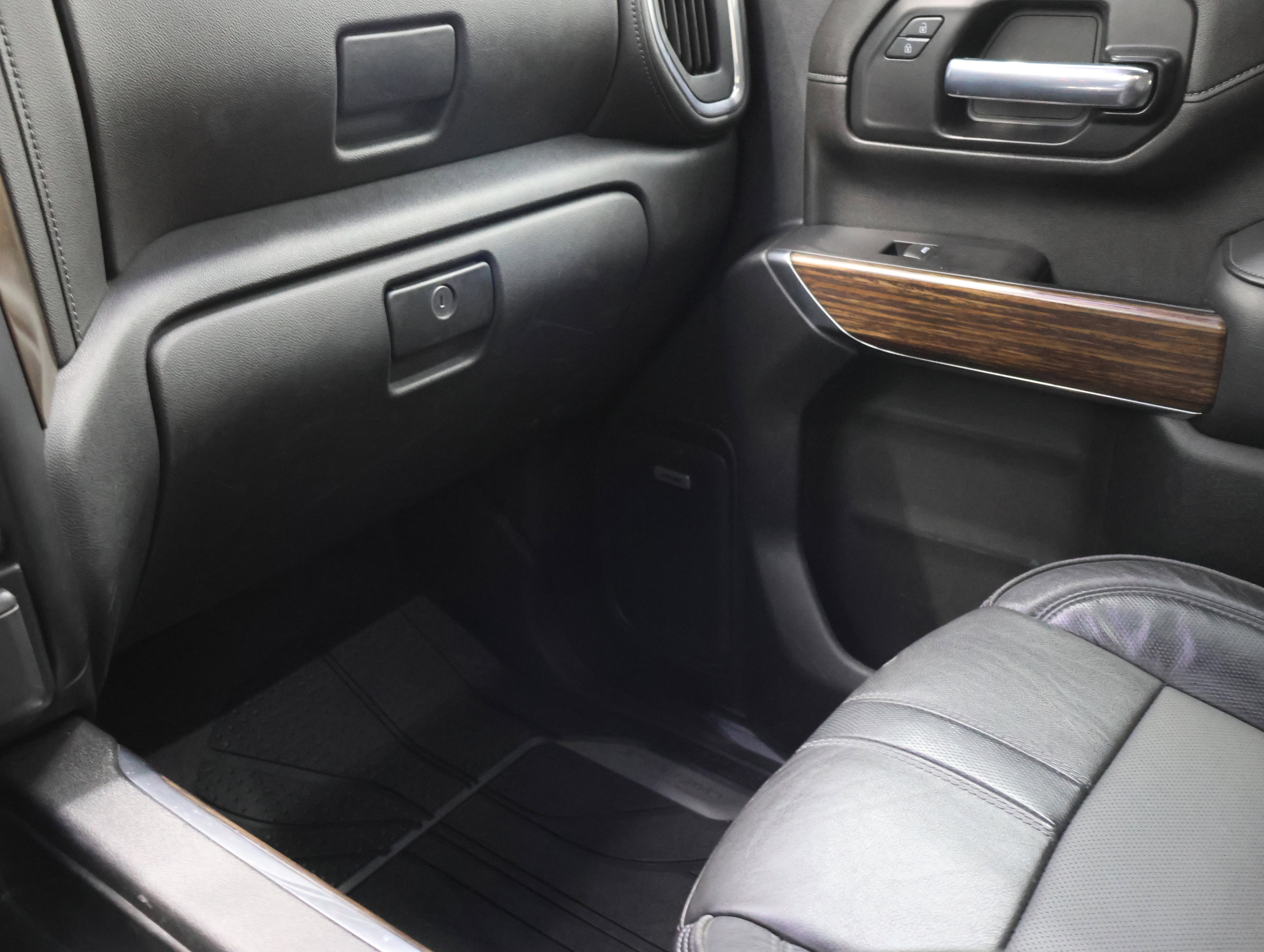 Used 2021 Chevrolet Silverado 2500 High Country w/ Z71 Off-Road Package image 13