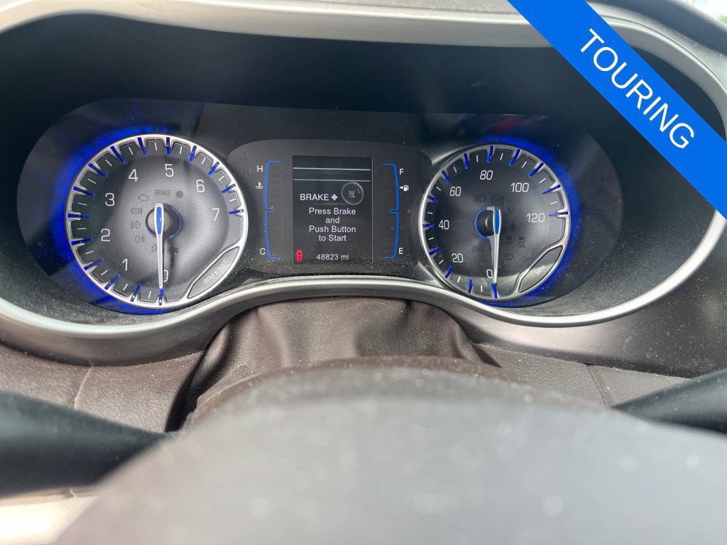 Used 2017 Chrysler Pacifica Touring FWD image 6