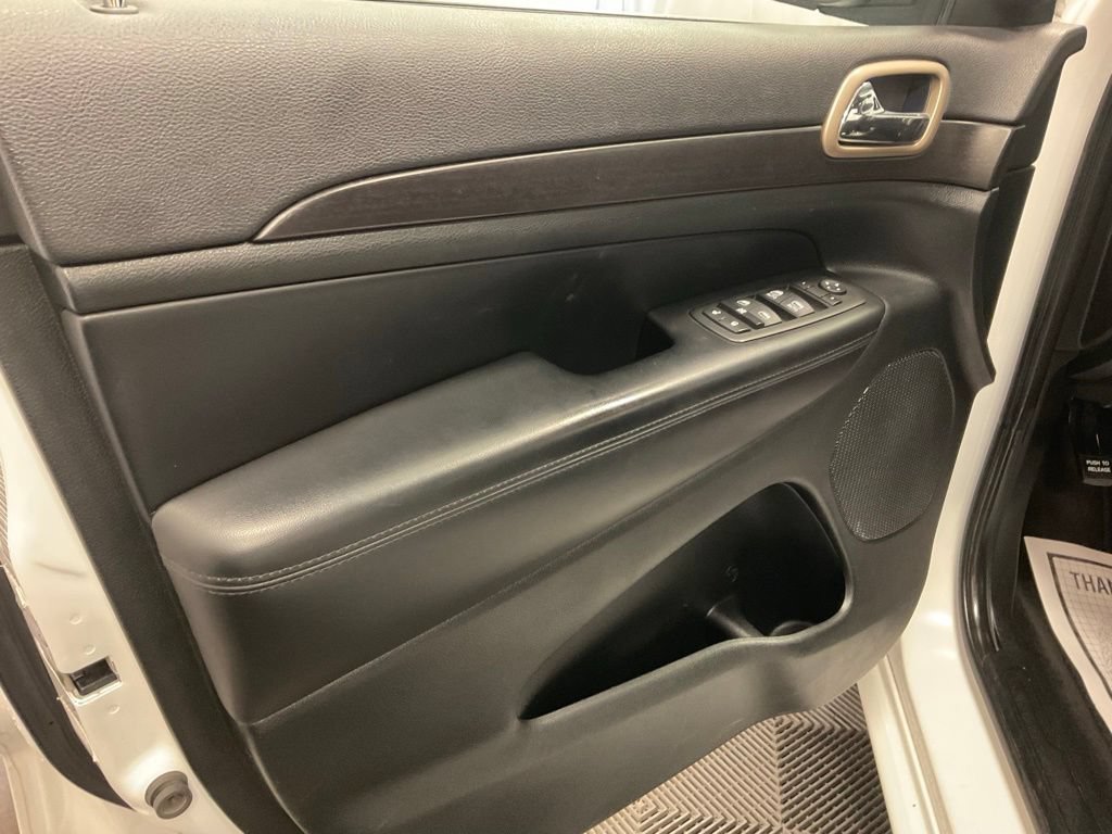 Used 2015 Jeep Grand Cherokee Altitude AWD/4WD image 14