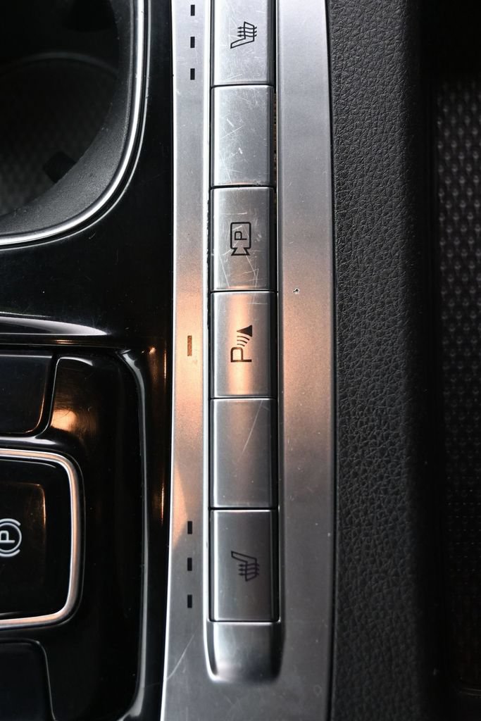 Used 2022 Kia Carnival EX FWD image 22