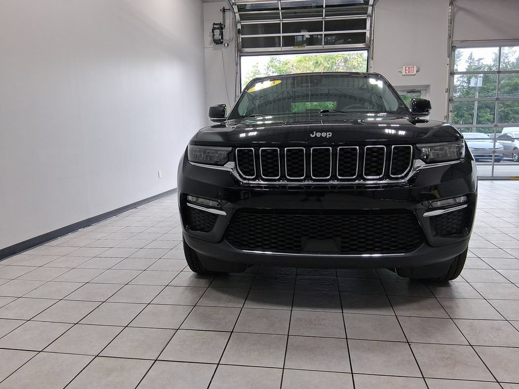 Used 2023 Jeep Grand Cherokee Limited AWD/4WD image 2